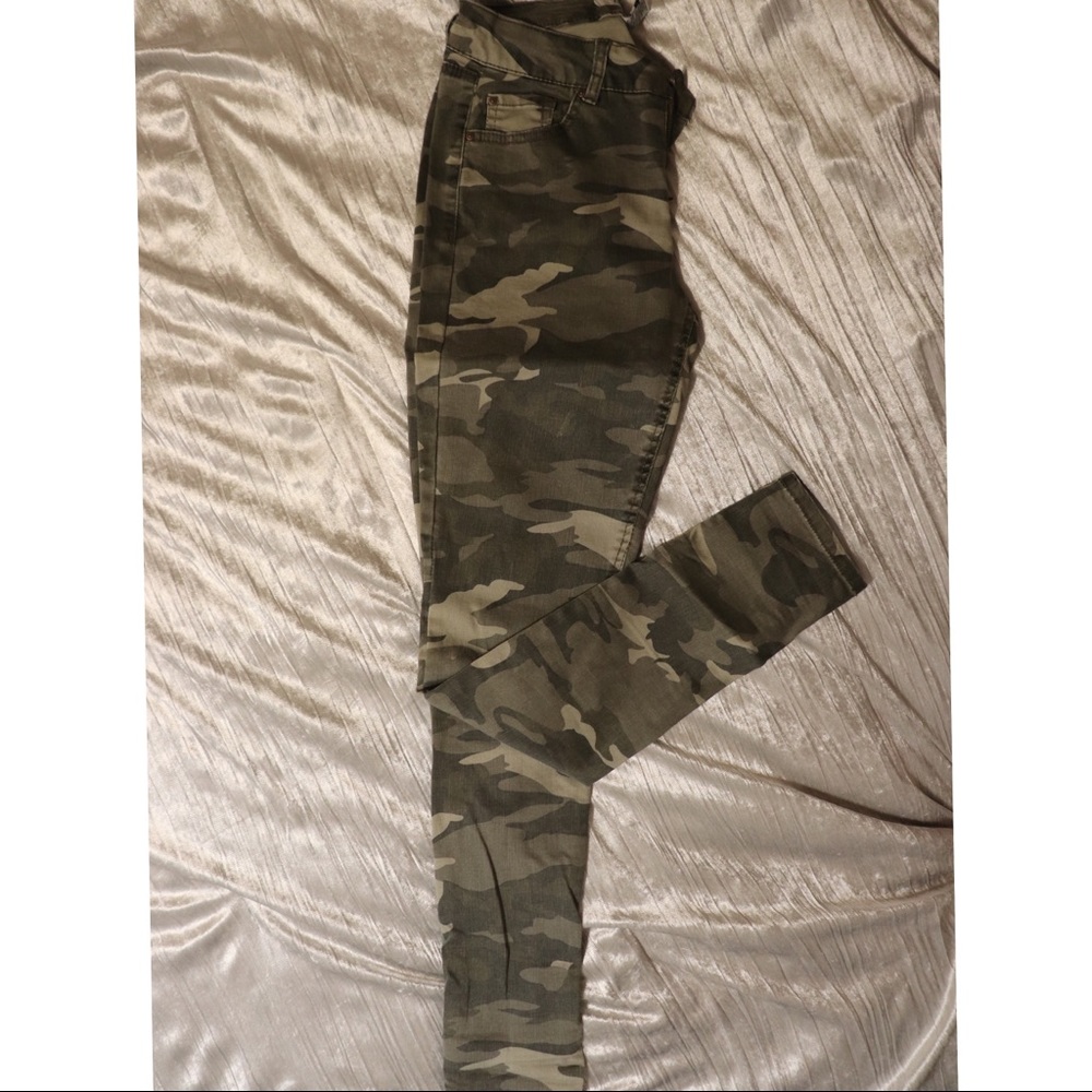 Camo skinny jeans